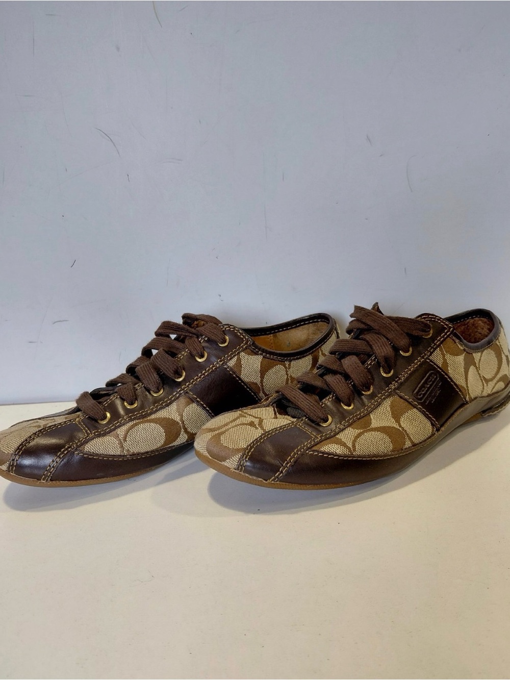 Coach Menās Tan and Brown Signature Canvas Sneakers